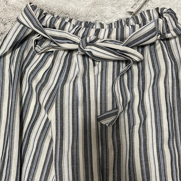 Wide-legged Striped Belted Pants - Picture 3 of 5